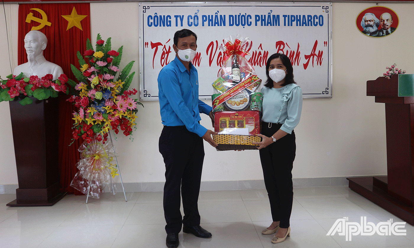 Đồng chí Hoàng Khắc Tinh, Phó Chủ tịch LĐLĐ tỉnh Tiền Giang 