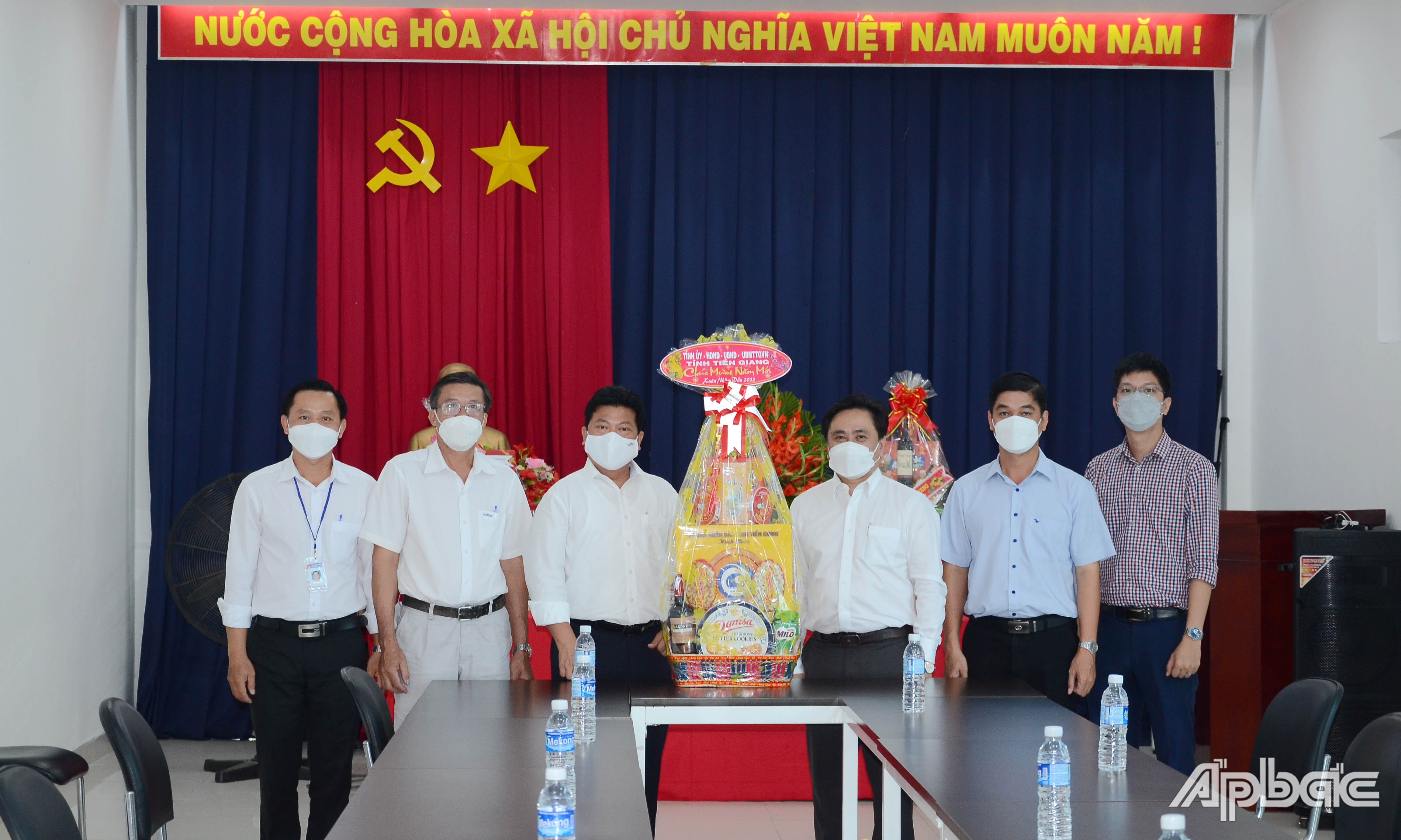 Đồng chí Trần Văn Dũng thăm, chúc tết Công ty cổ phần may Việt Tân.