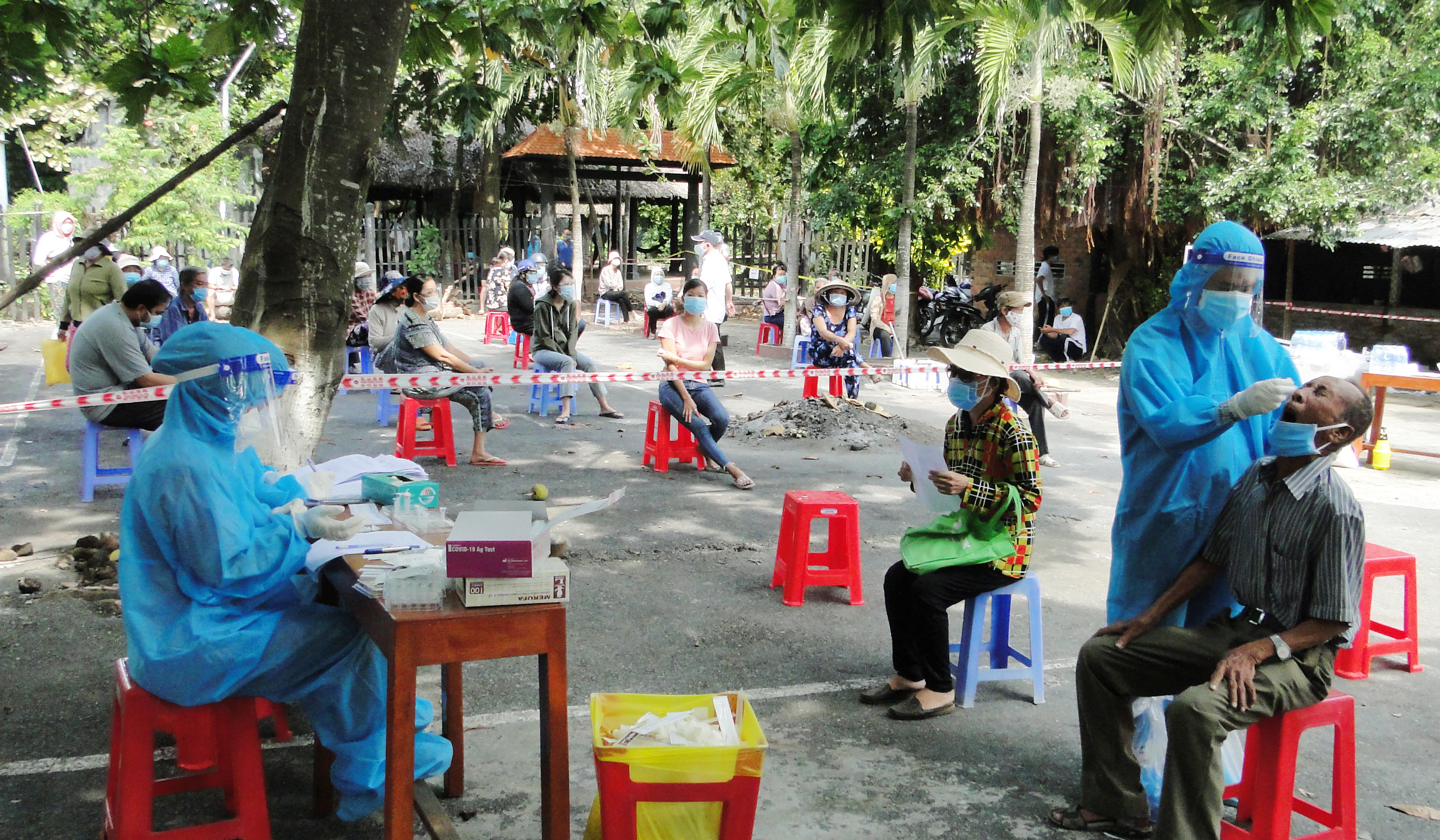 Hôm nay, 11/11 huyện, thị, thành của tỉnh ghi nhận ca mắc Covid-19 mới, trong đó, nhiều nhất là huyện TP. Mỹ Tho với 366 ca