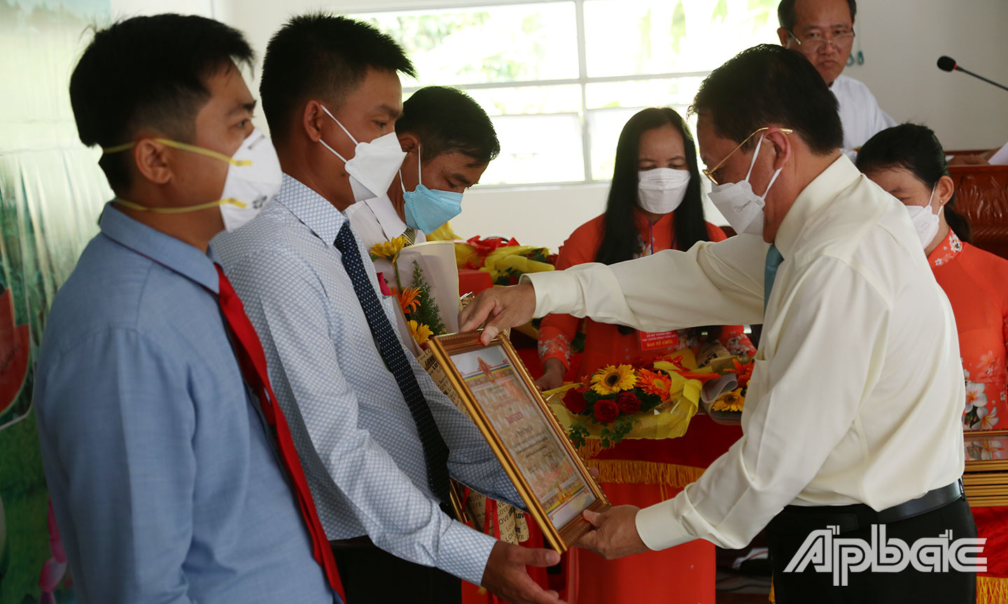 Trao bằng k