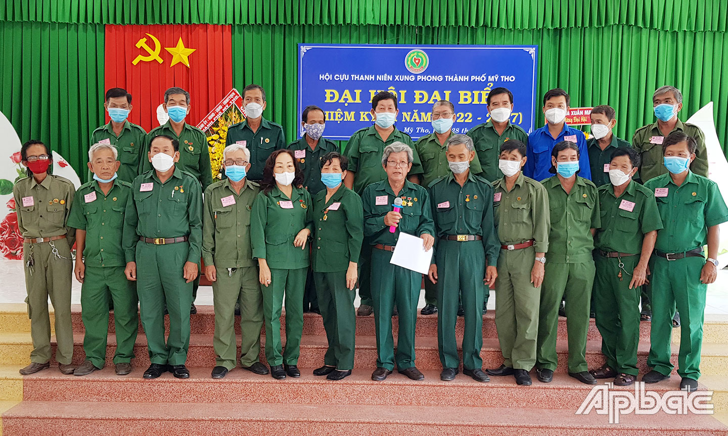 Ban Chấp hành nhiệm kỳ mới ra mắt Đại hội.