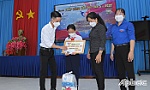 Diễn viên Trung Cang: Trao học bổng Thắp sáng ước mơ cho học sinh THCS Mỹ Thành Bắc