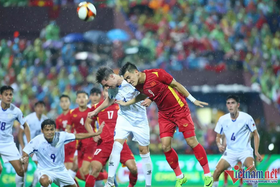 U23 Việt Nam (áo đỏ) cần bứt tốc để giành thế chủ động trong giai đoạn tiếp theo của giải đấu.                                                                          Ảnh: Vietnamnet.vn