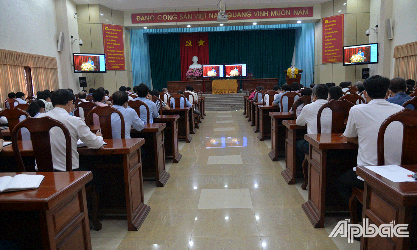 Đại biểu tham dự tại hội trường Tỉnh ủy.