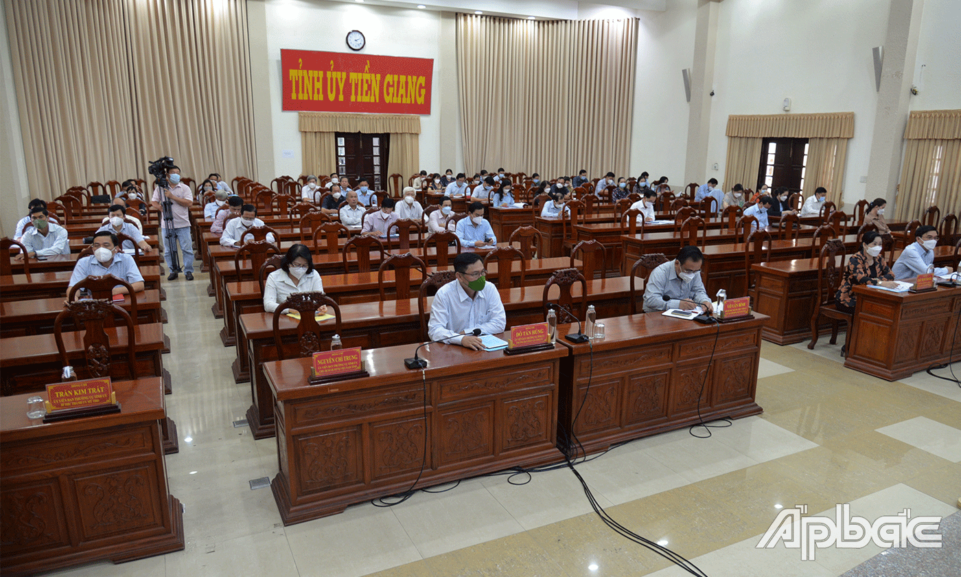 Đại biểu tham dự tại điểm cầu Tiền Giang.