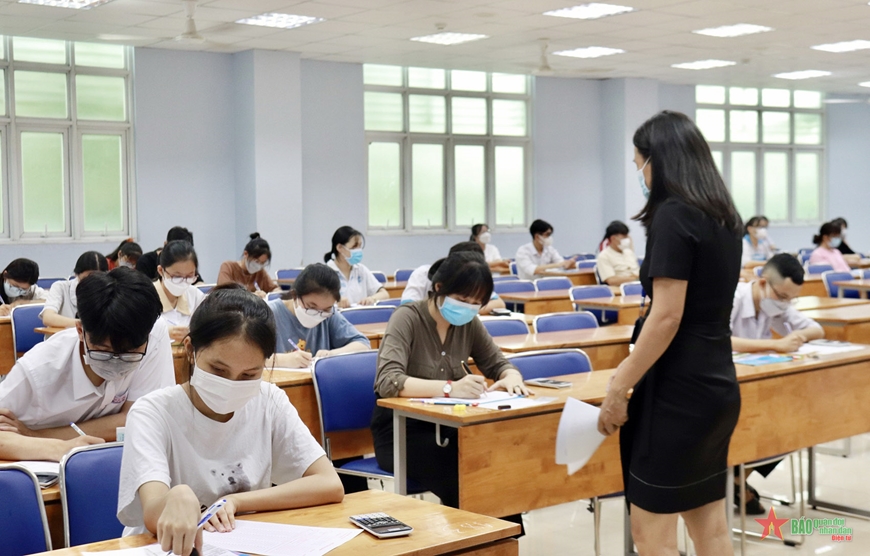Các thí sinh tham gia kỳ thi sáng 22-5.
