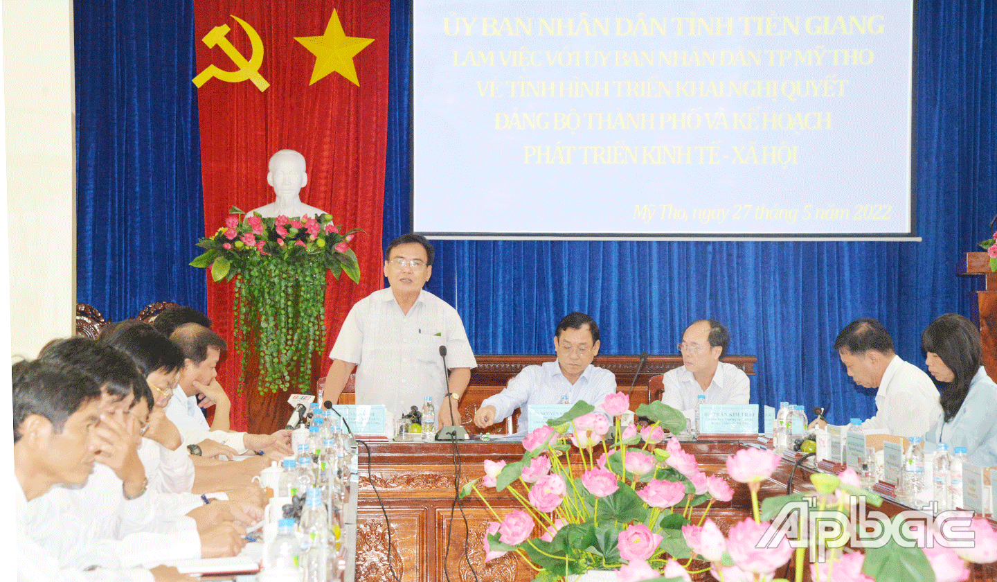 đồng chí Võ Văn Bình cho rằng thời gian qua tuy vẫn còn nhiều khó khăn, nhưng kết quả phát triển kinh tế xã hội của TP. Mỹ Tho đạt mục tiêu nhiệm vụ đặt ra. Về vấn đề thực hiện quy hoạch đô thị TP. Mỹ Tho, đồng chí Phó Bí thư Thường trực Tỉnh ủy đề nghị TP. Mỹ Tho cần hướng đến xây dựng đô thị mang tính dẫn dắt và là động lực cho sự phát triển kinh tế – xã hội chung của tỉnh.