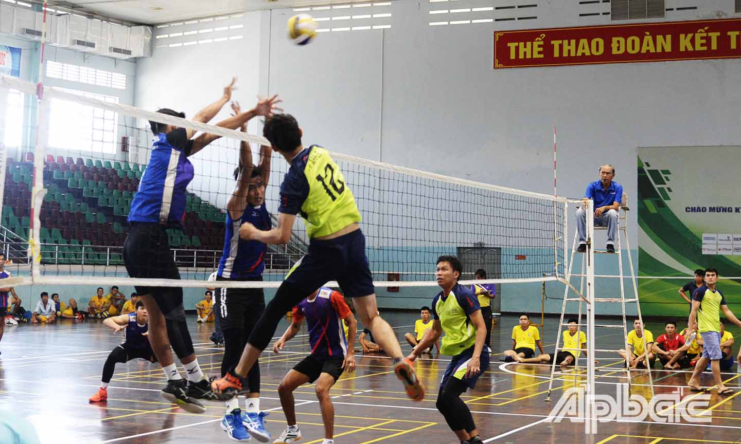 Các VĐV thi đấu sau lễ khai mạc.