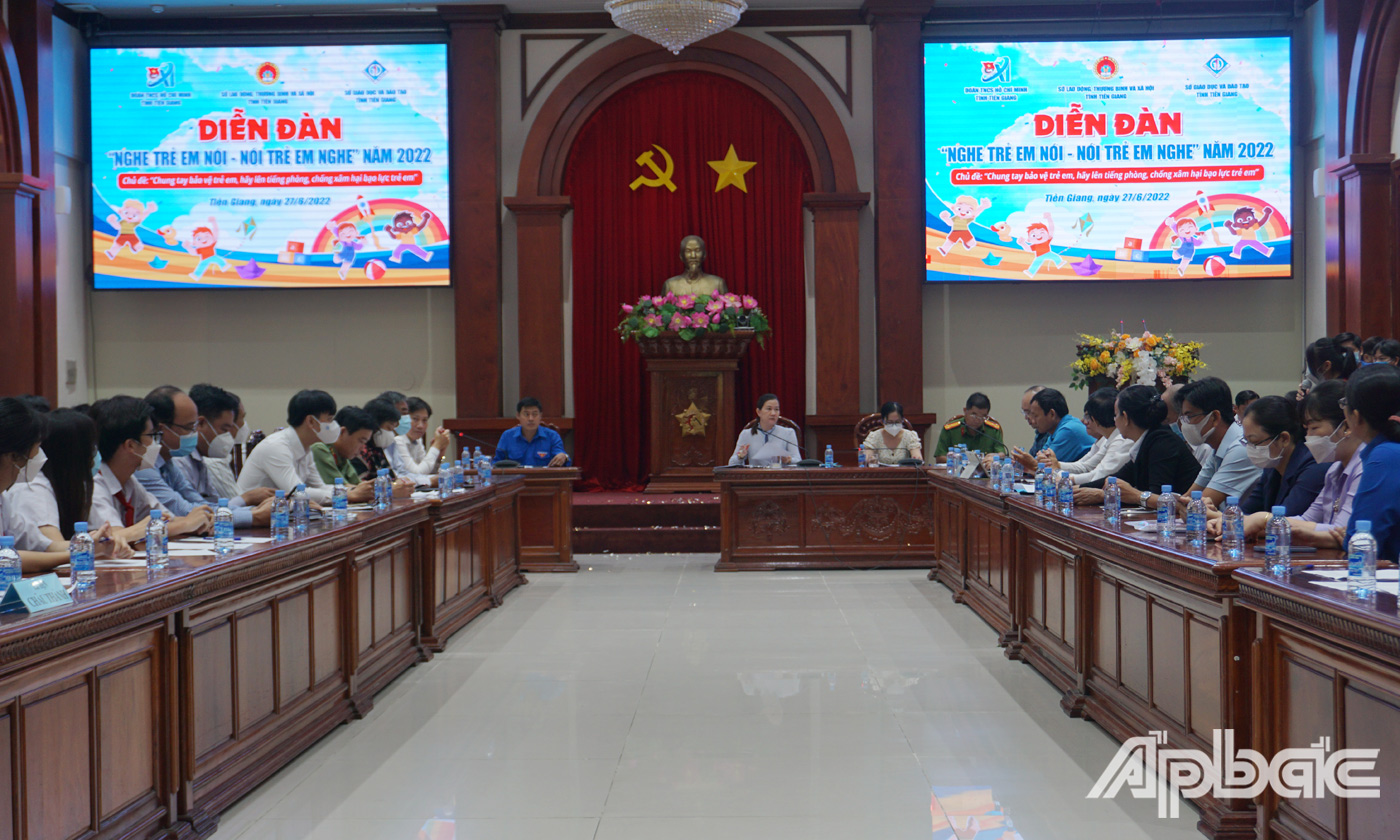 Quang cảnh tại buổi diễn đàn  