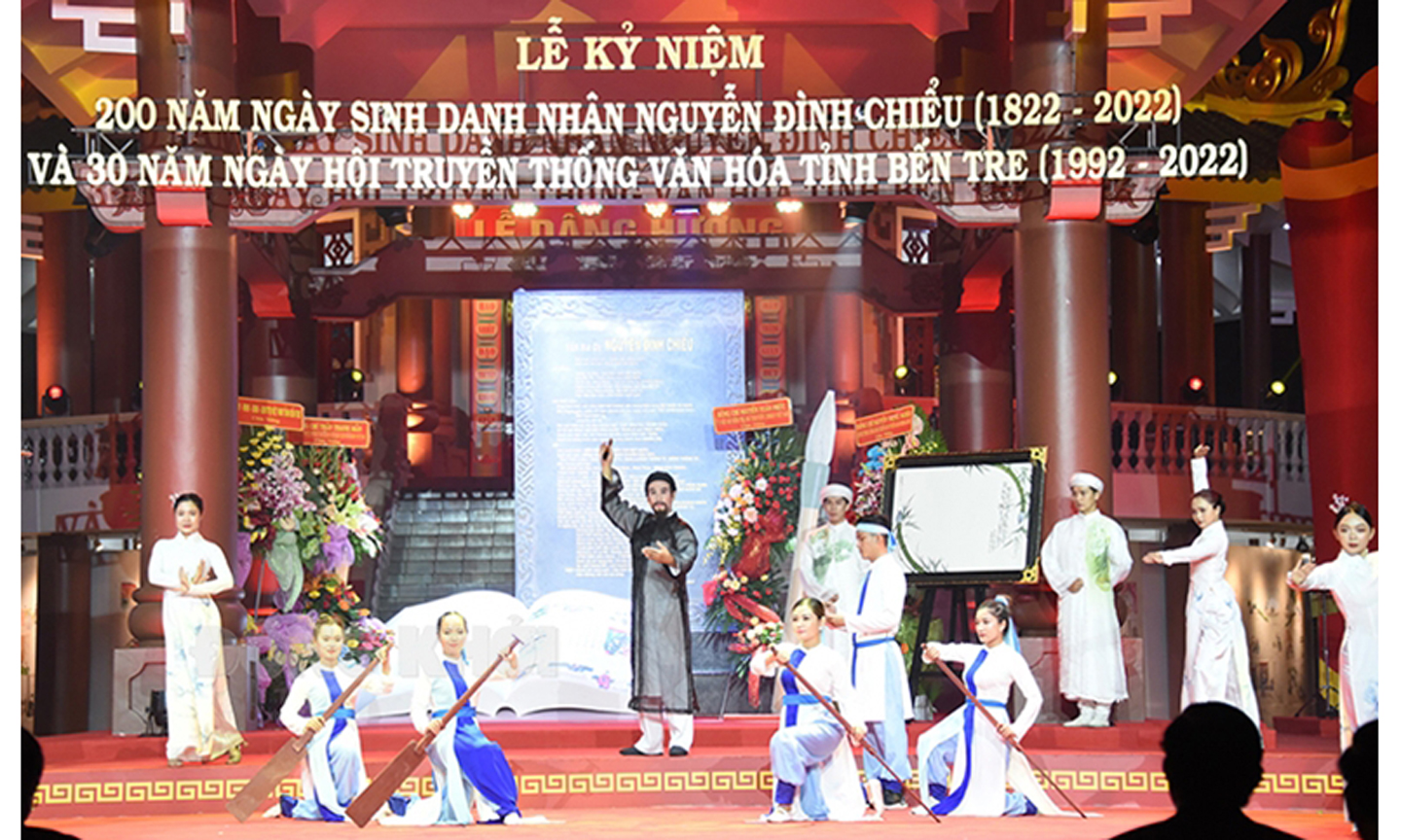 Chương trình nghệ thuật với chủ đề: Đạo sáng mãi giữa đời - Ảnh: Thành Đồng