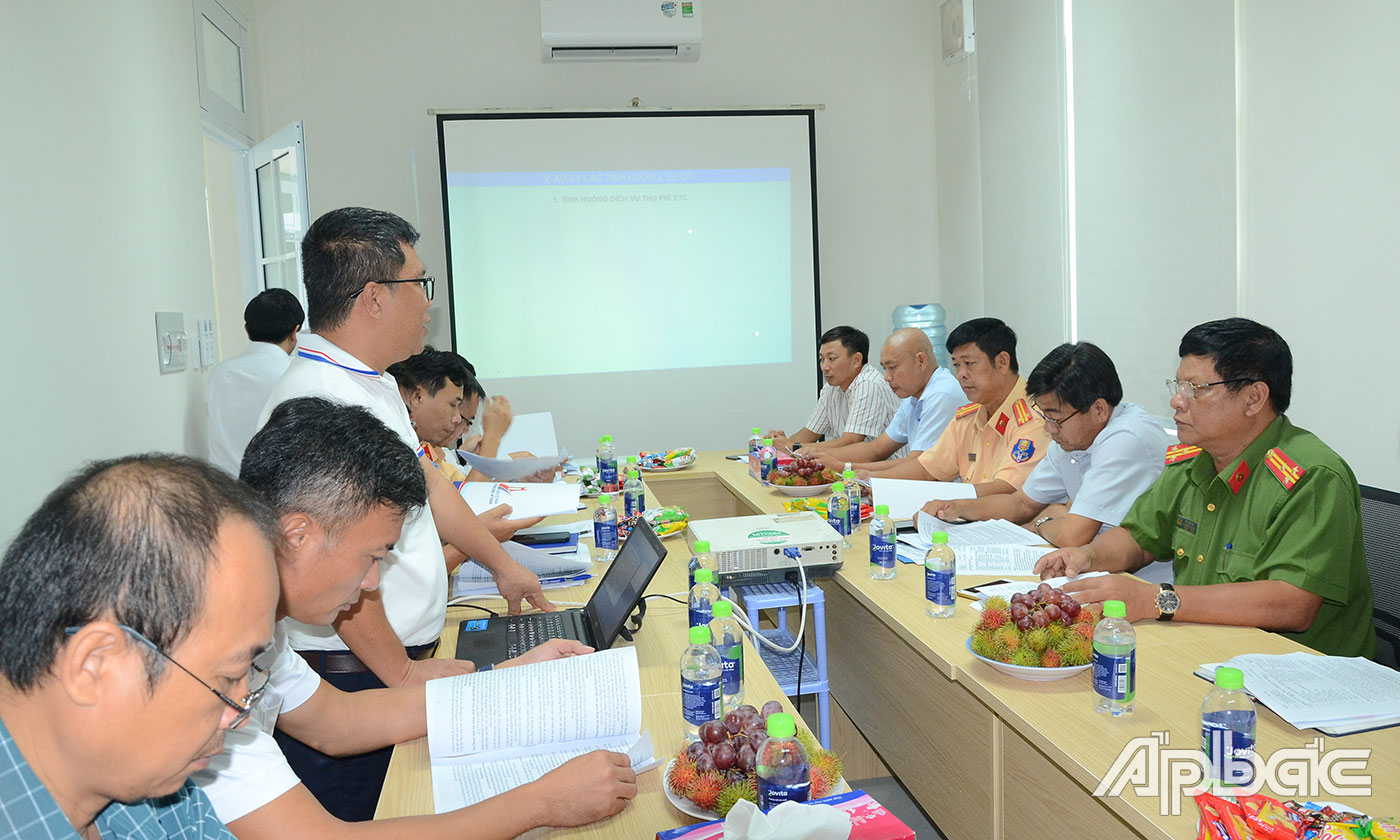 Quang cảnh buổi làm việc.