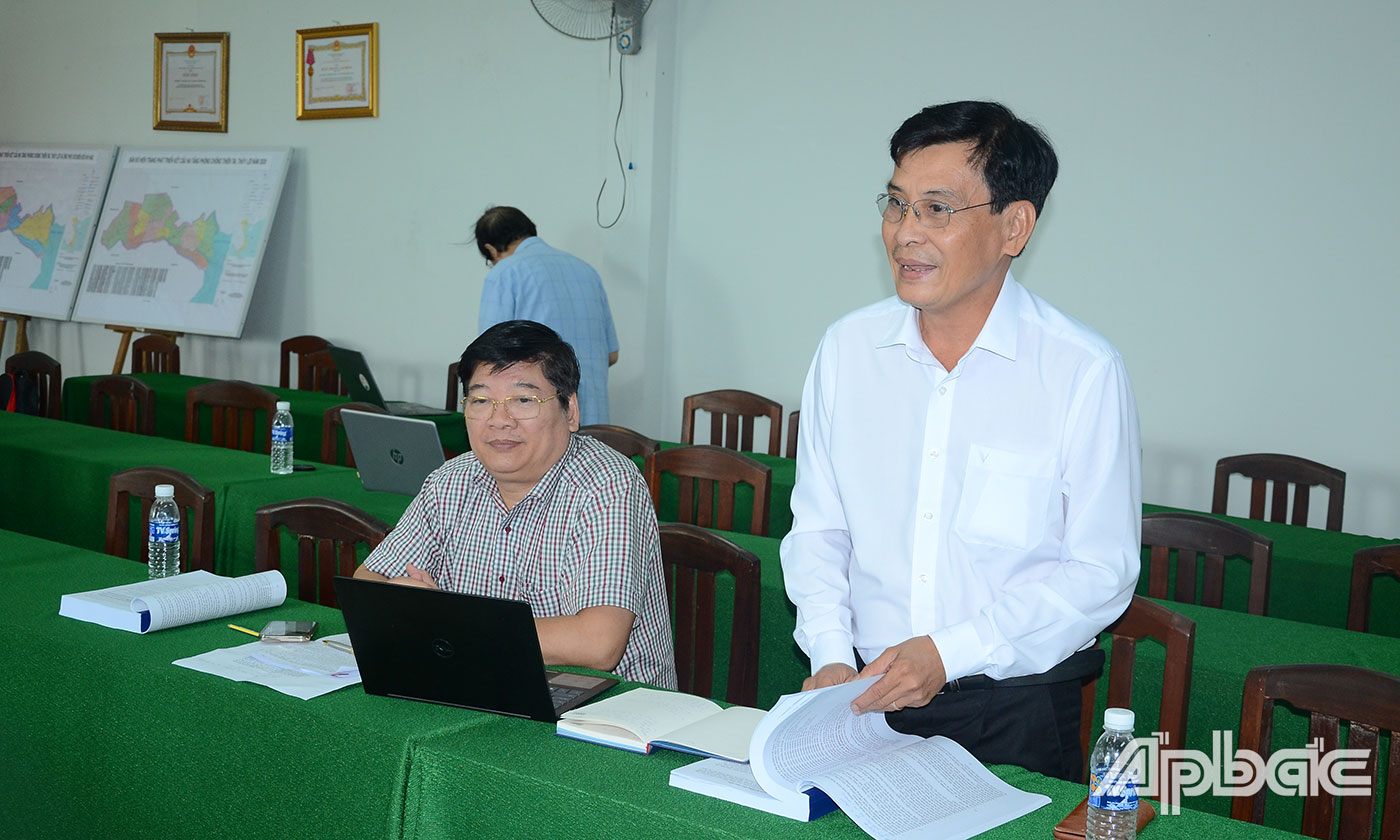 Các chuyên gia đóng góp ý kiến.