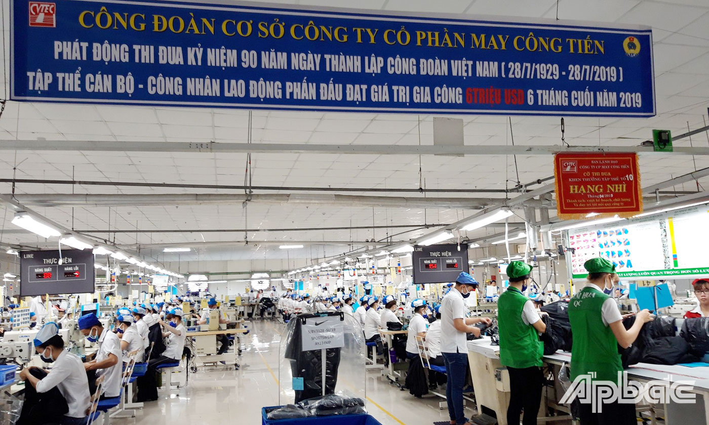Phong trào thi đua được các cấp CĐ thị xã đẩy mạnh, nhằm phát huy trí tuệ, phát hiện những cách làm mới, sáng tạo, đột phá, góp phần cải tiến công việc, nâng cao chất lượng, tăng năng suất lao động