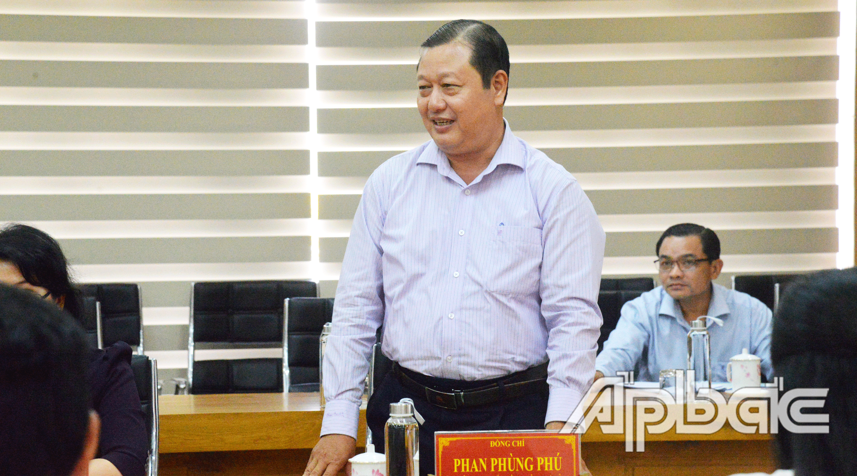 Đồng chí Phan Phùng Phú, Tỉnh ủy viên, Bí thư Thị ủy Cai Lậy báo cáo việc chuẩn bị sẵn sàng để phục vụ kế hoạch kiểm tra của đoàn công tác Ban Tổ chức Trung ương