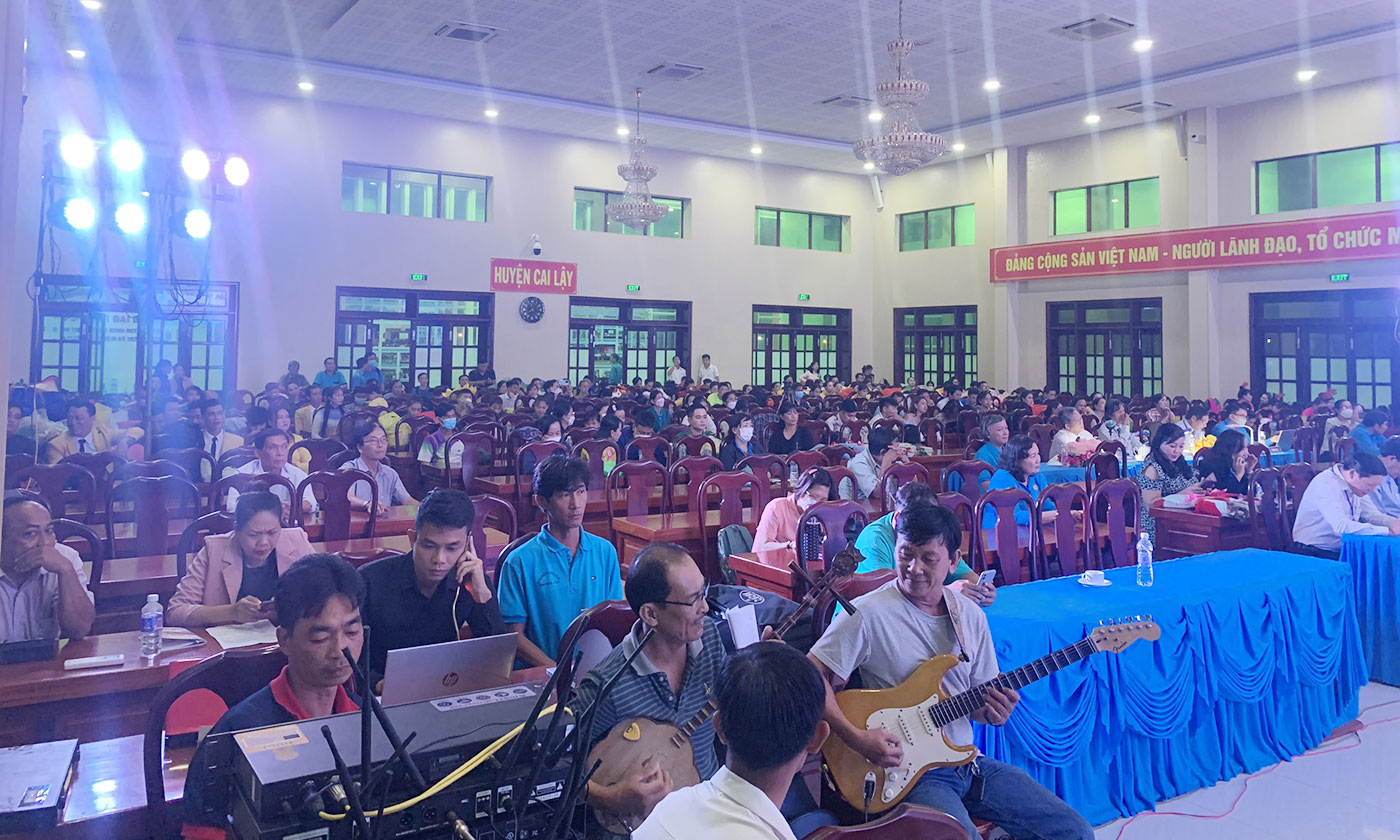 Hội thi Tiếng hát công nhân, viên chức, lao động tỉnh Tiền Giang năm 2022 thu hút đông khán giả 