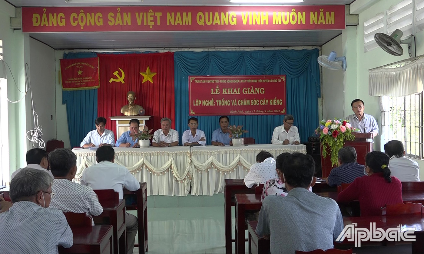 Quang cảnh buổi làm việc