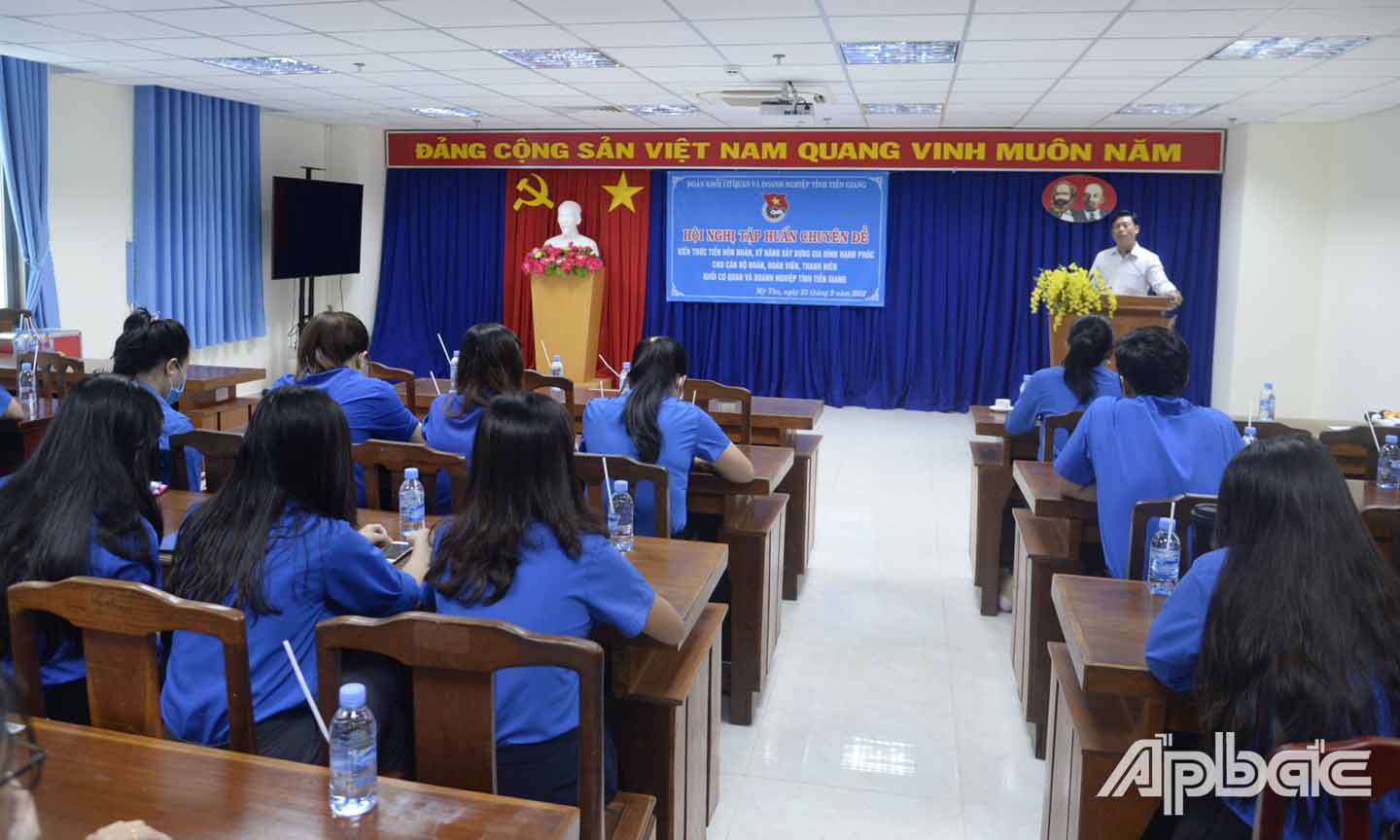 Đồng chí Võ Văn Chiến triển khai chuyên đề tại hội nghị.