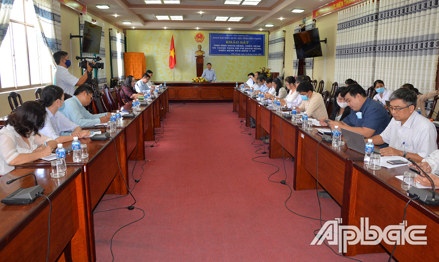 Đồng chí Tạ Minh Tâm phát biểu tại buổi làm việc của Đoàn ĐBQH tỉnh với Sở Y tế và BHXH tỉnh.
