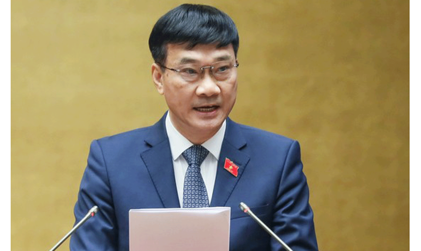 Chủ nhiệm Ủy ban Kinh tế của Quốc hội Vũ Hồng Thanh báo cáo thẩm tra. Ảnh: QUANG PHÚC