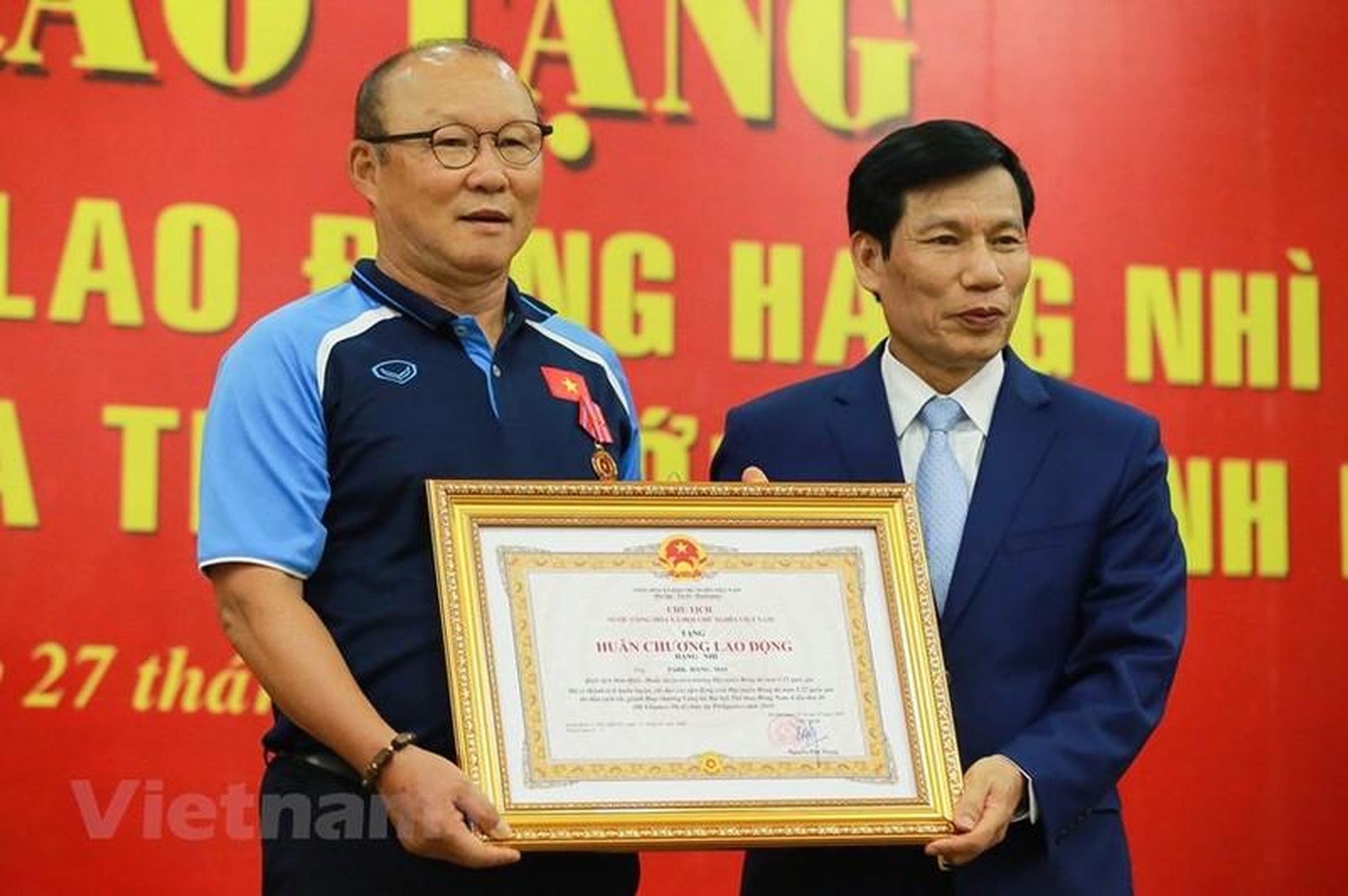 HLV Park Hang-seo là người nước ngoài đầu tiên được trao Huân chương Lao động hạng Nhì ở lĩnh vực thể thao (bóng đá).