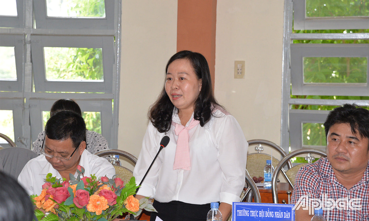 đại biểu phát biểu ý kiến tại hội nghị