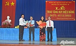 Trao tặng Huy hiệu Đảng đợt 7-11-2022