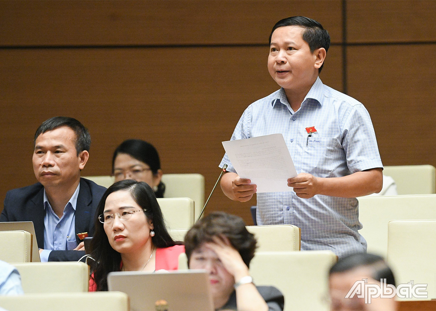 Đại biểu Tạ Minh Tâm chất vấn