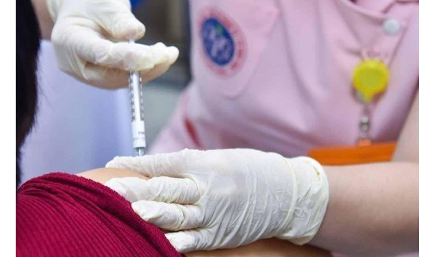 Tiêm vaccine phòng COVID-19 sẽ giúp trẻ ngăn ngừa sự xuất hiện biến chứng nặng như hội chứng MIS-C - Ảnh: VGP/HM