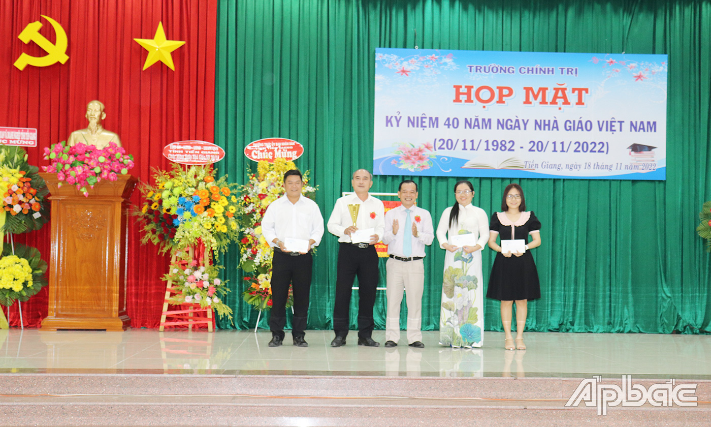 Đồng chí Nguyễn Văn Sơn,