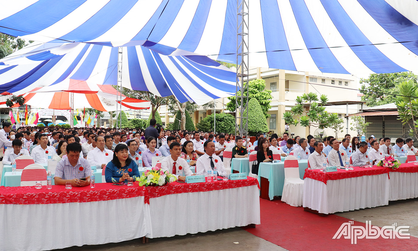 Quang cảnh buổi lễ kỷ niệm 20 năm thành lập Trường Cao đẳng Tiền Giang.