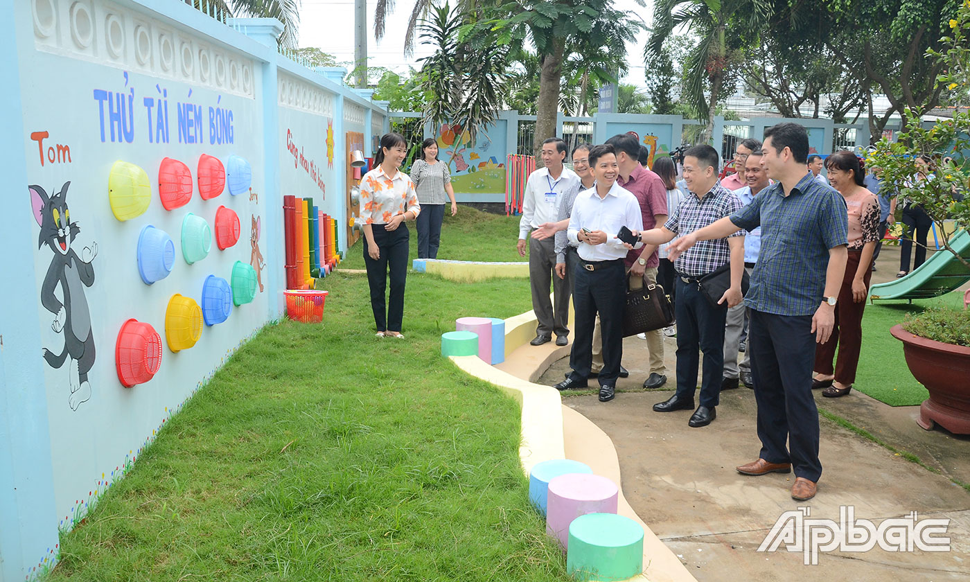 Đoàn công tác khảo sát thực tế tại Trường Mầm non Bình Ninh.