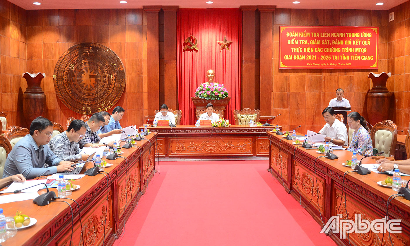 Quang cảnh buổi làm việc.
