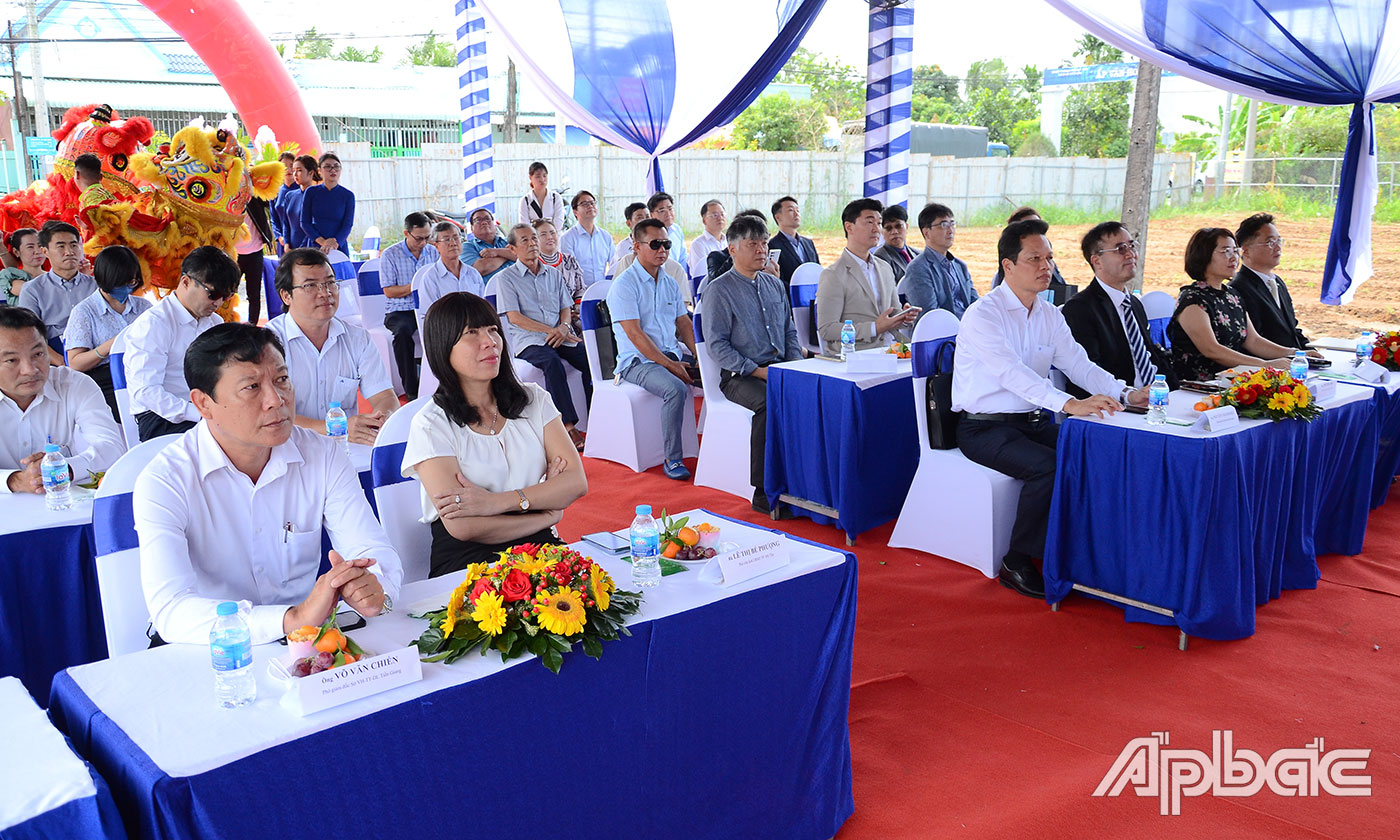 Các đại biểu tham dự Lễ khởi công.