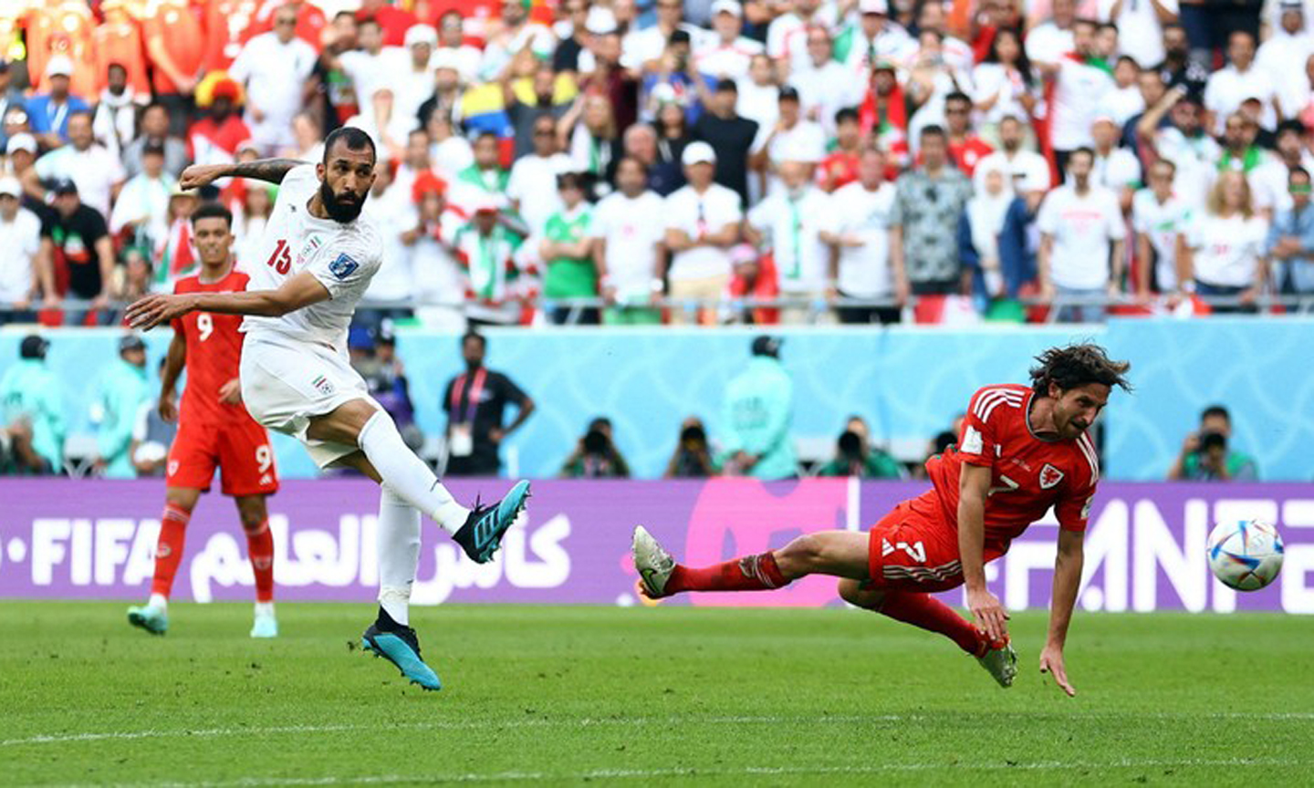 Đội tuyển Iran áp đảo Xứ Wales với chiến thắng 2-0.