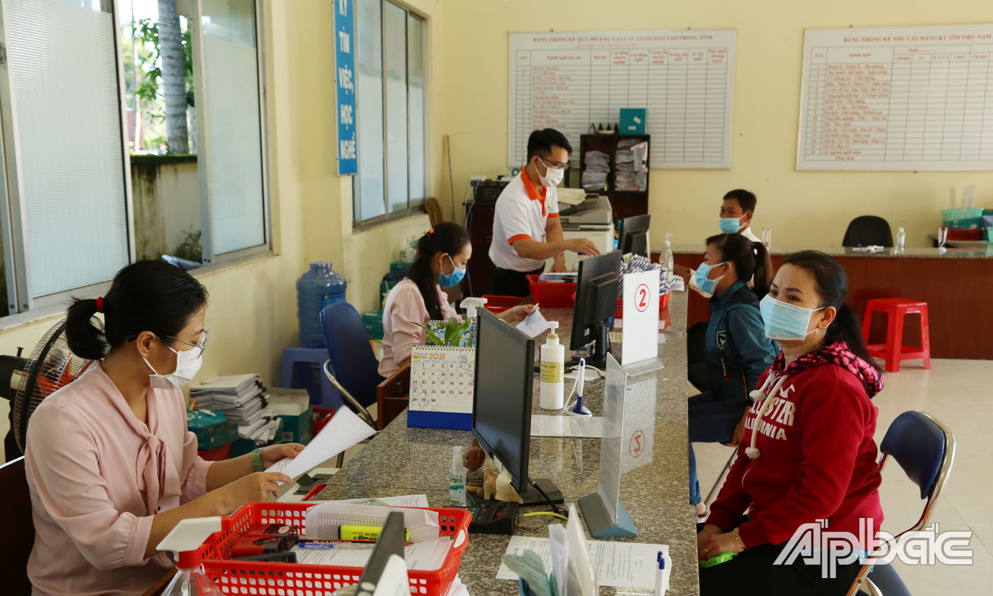 Trung tâm Dịch vụ việc làm tỉnh Tiền Giang hỗ trợ, tư vấn, giới thiệu việc làm cho NLĐ.