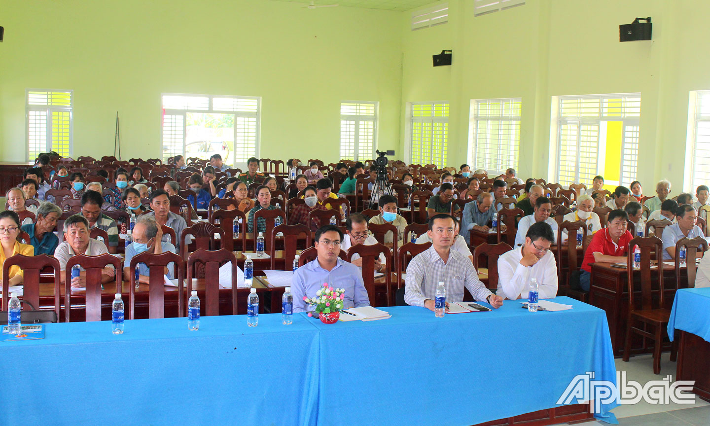 UBND huyện Tân Phú Đông gặp gỡ người dân và doanh nghiệp xã Phú Tân. Ảnh: Quang Minh