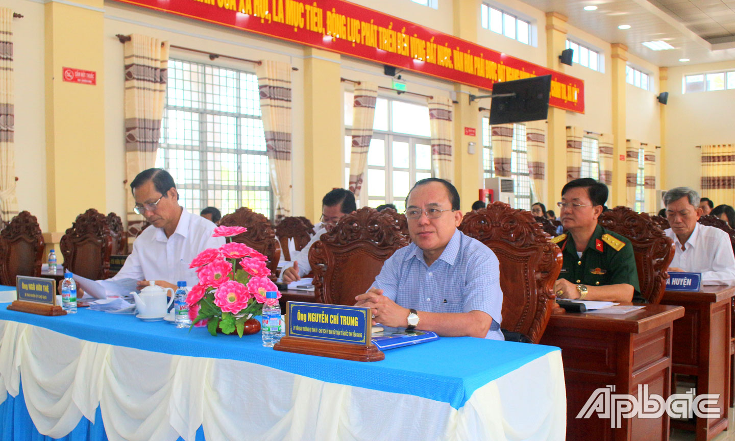 Các đại biểu tham dự kỳ họp thứ 6 tại huyện Chợ Gạo.