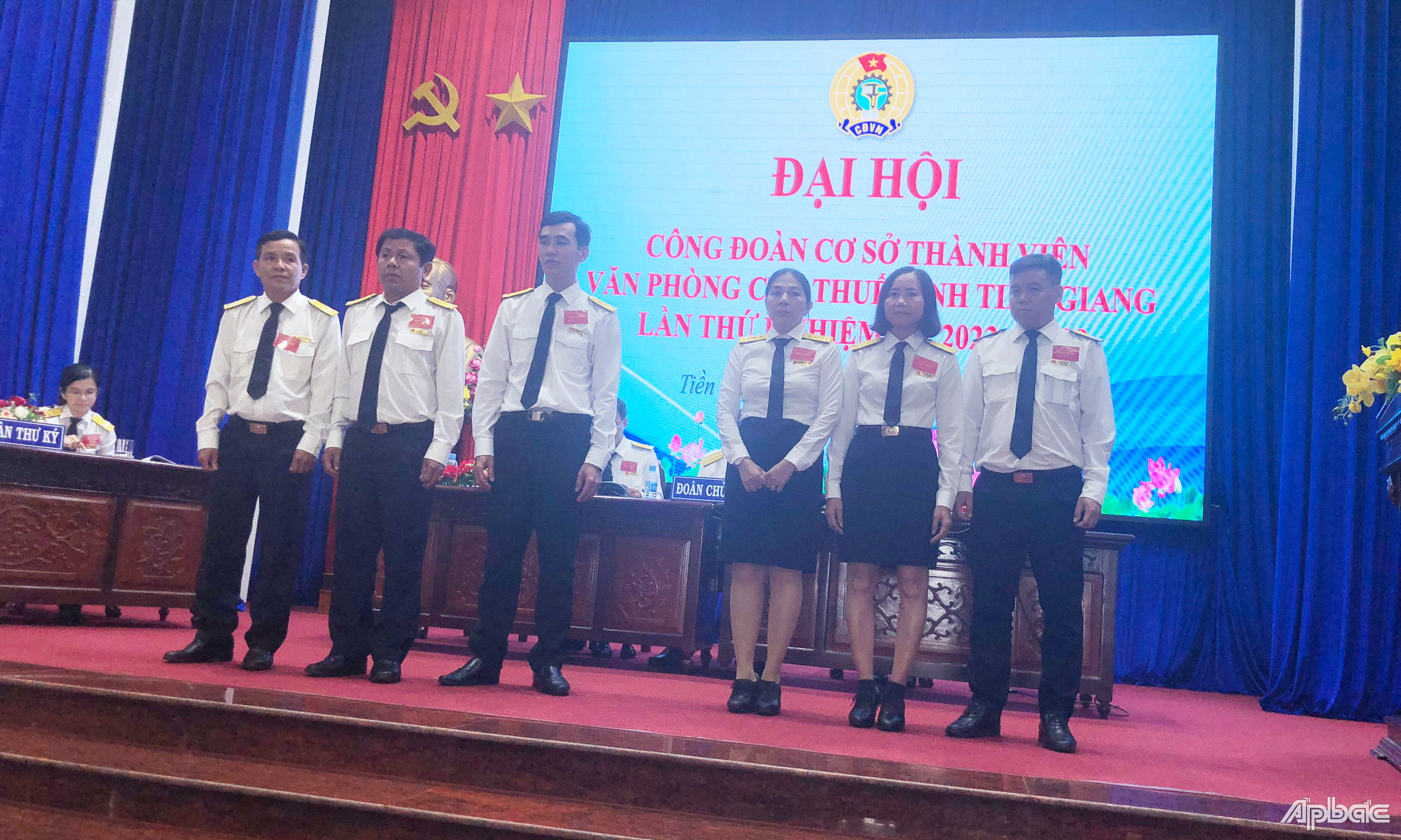 Ban Chấp hành CĐCS thành viên Văn phòng Cục Thuế tỉnh Tiền Giang nhiệm kỳ 2023-2028 ra mắt đại hội.