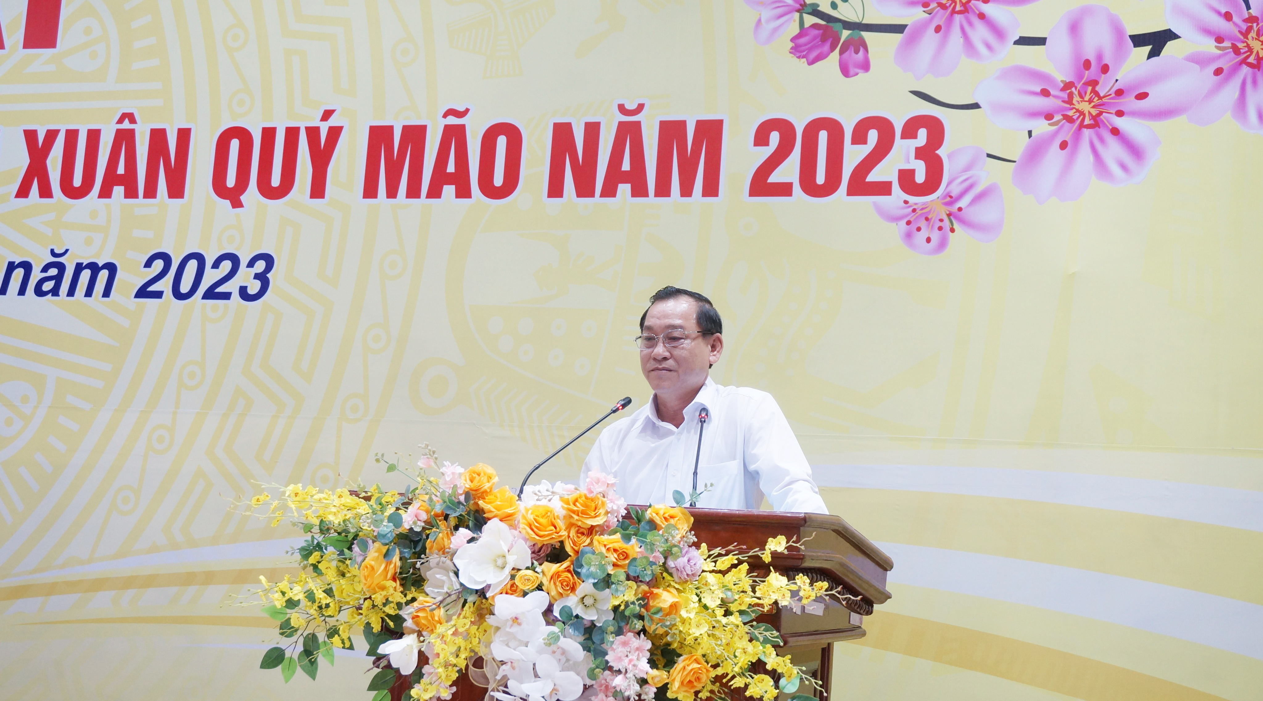 Đồng chí Nguyễn Văn Vĩnh nhấn mạnh, mỗi tôn giáo có phương châm hành đạo riêng nhưng có cùng chung một định hướng “Sống tốt đời, đẹp đạo”; mỗi dân tộc có một phong tục, tập quán riêng; nhưng tất cả đều đoàn kết gắn bó keo sơn trong khối Đại đoàn kết toàn dân tộc
