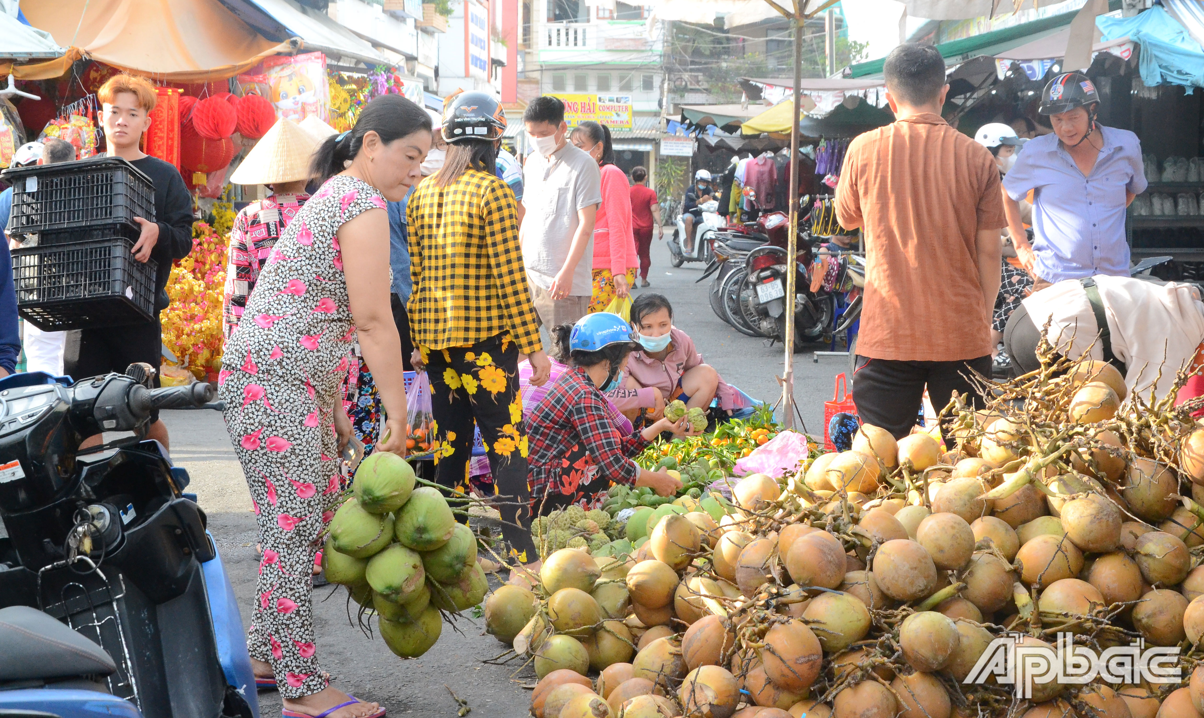 Chợ TT. Vĩnh Bình sáng 29 tết cũng không quá sôi động.