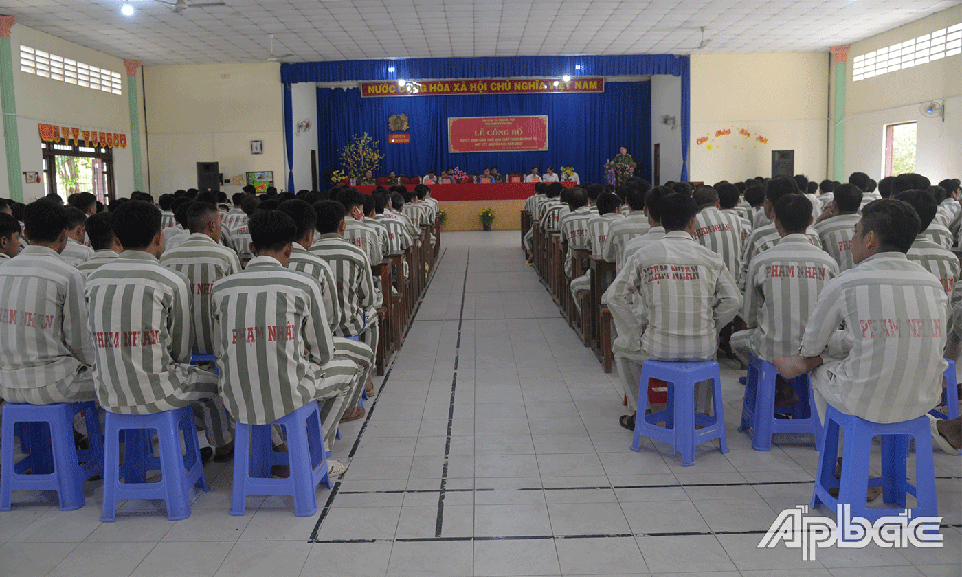 Quang cảnh Lễ Công bố Quyết định giảm thời hạn chấp hành án phạt tù.
