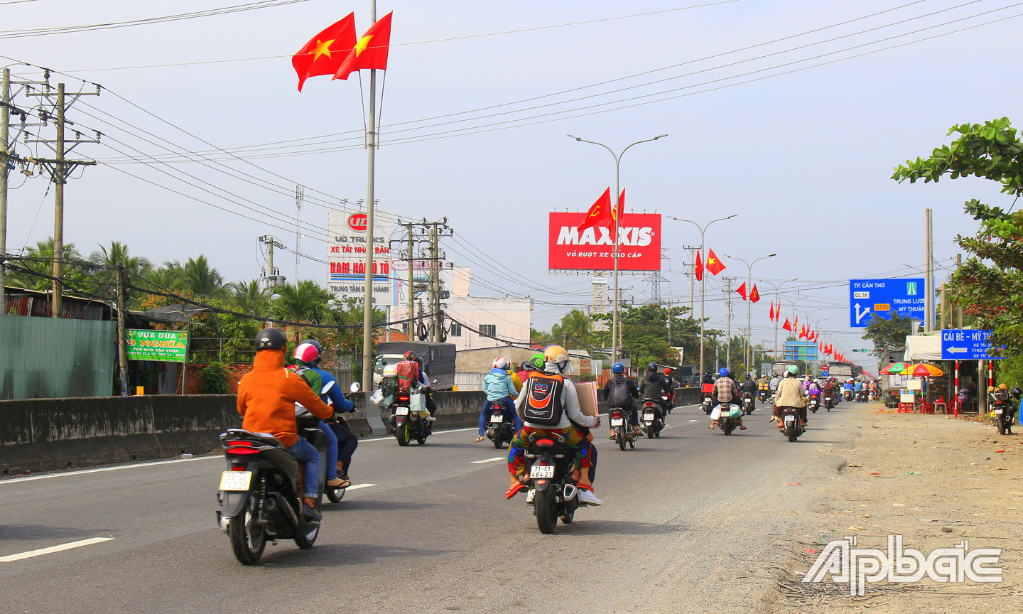Trên Quốc lộ 1A hướng Trung Lương - Mỹ Thuận phương tiện di chuyển thông thoáng.jpg
