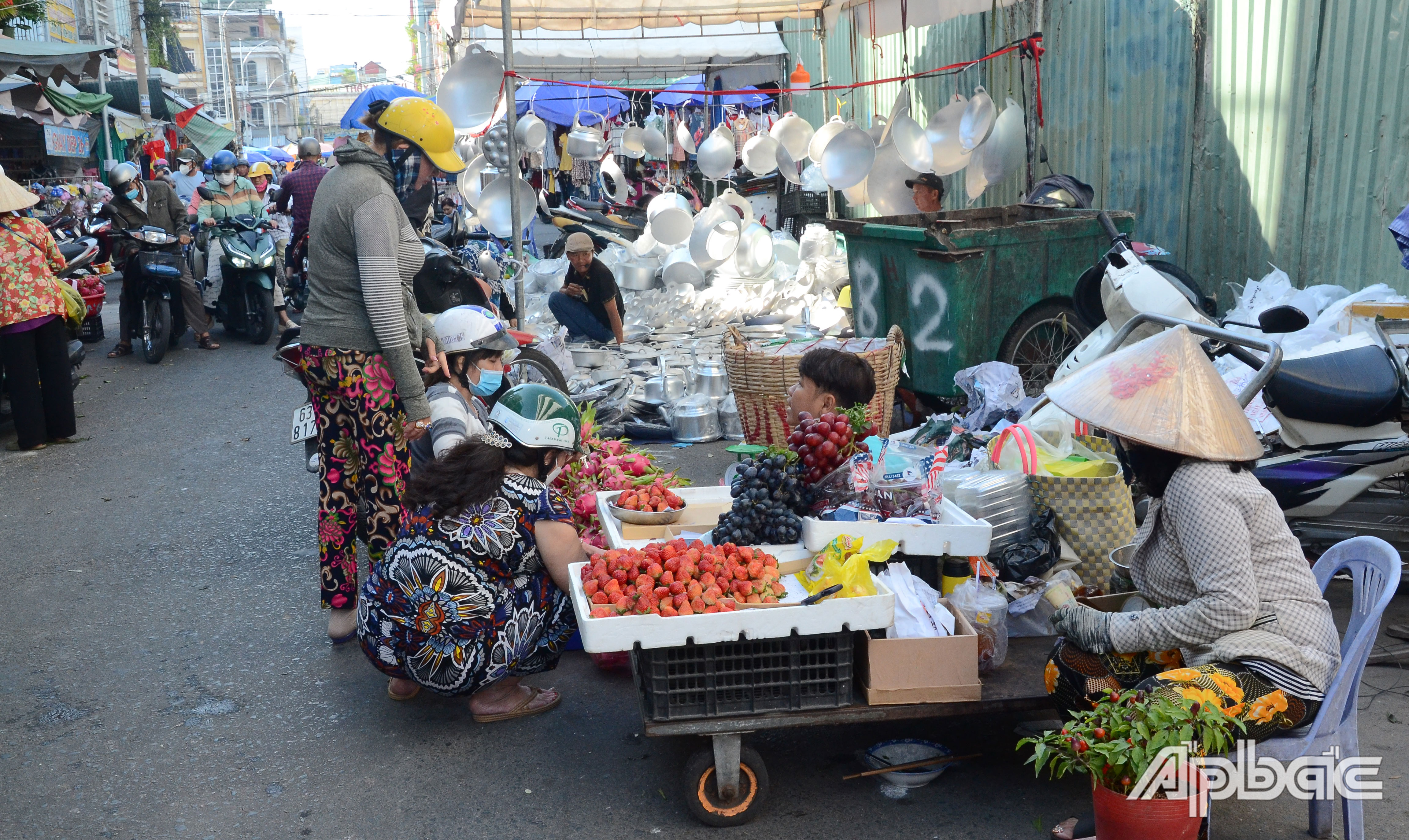 Chợ phường 1, TP. Mỹ Tho cũng nhộn nhịp hơn những ngày trước.