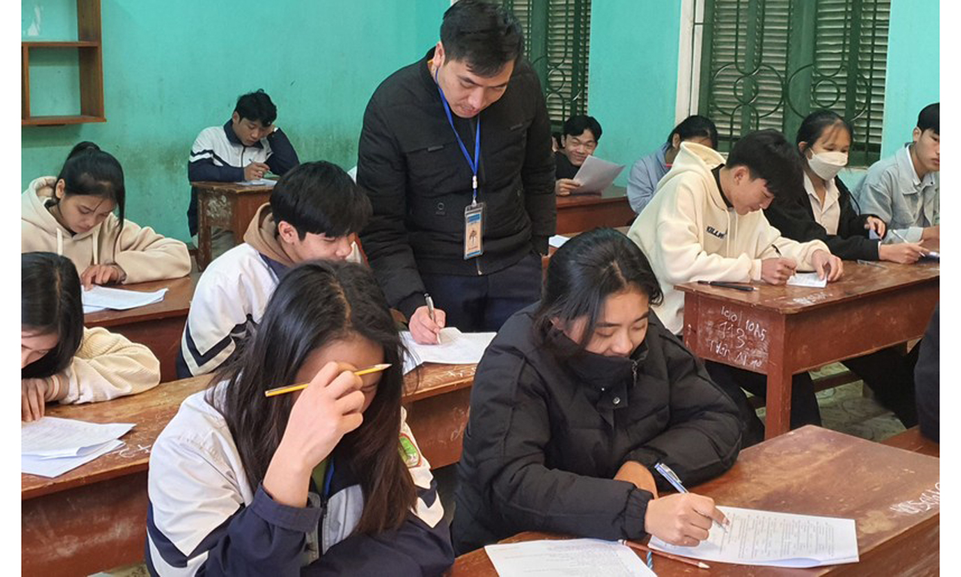 Thầy trò Trường THPT Mường Chiềng (Đà Bắc, Hòa Bình).