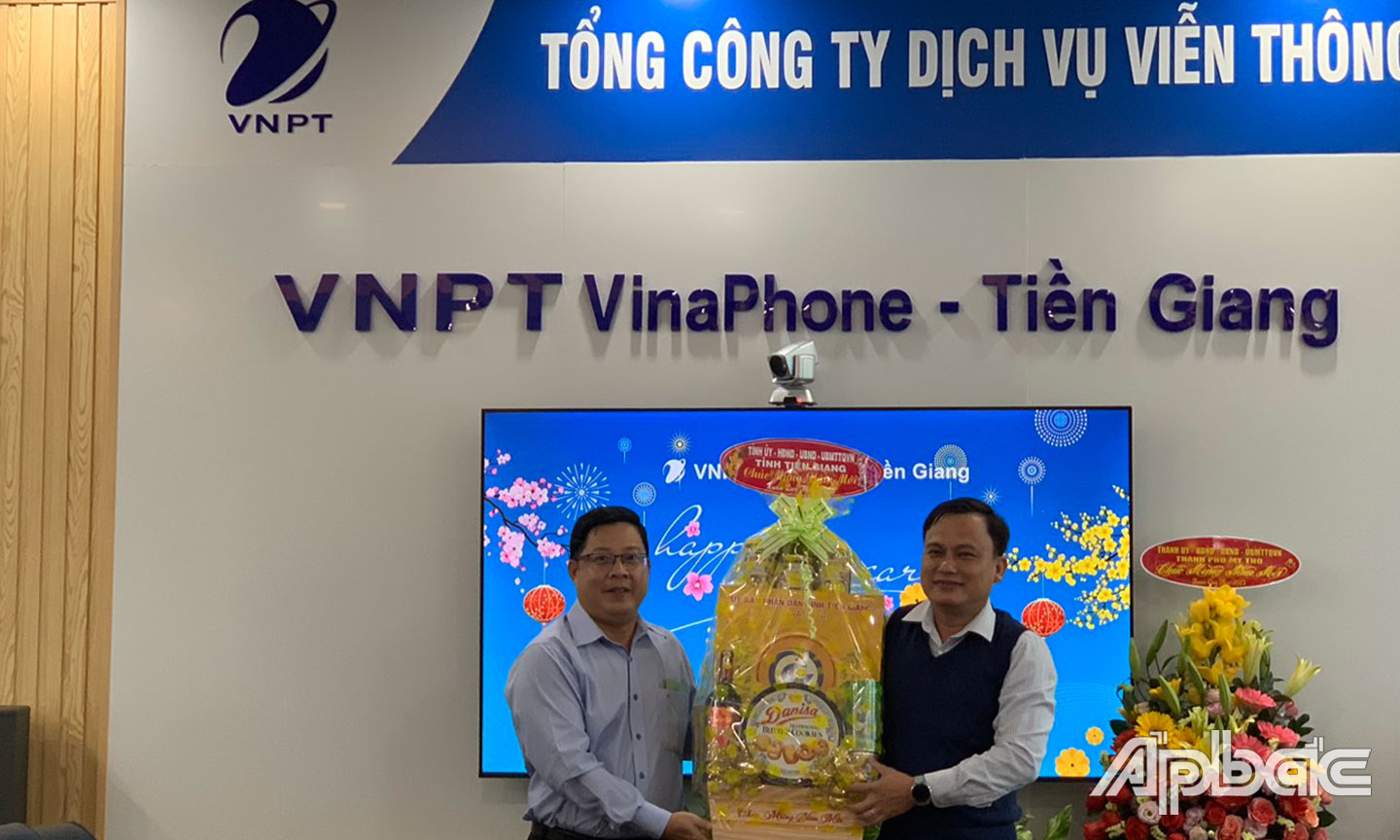 Đoàn công tác thăm chúc tết Viễn Thông Tiền Giang.