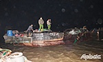 Bắt quả tang 2 phương tiện khai thác cát trái phép