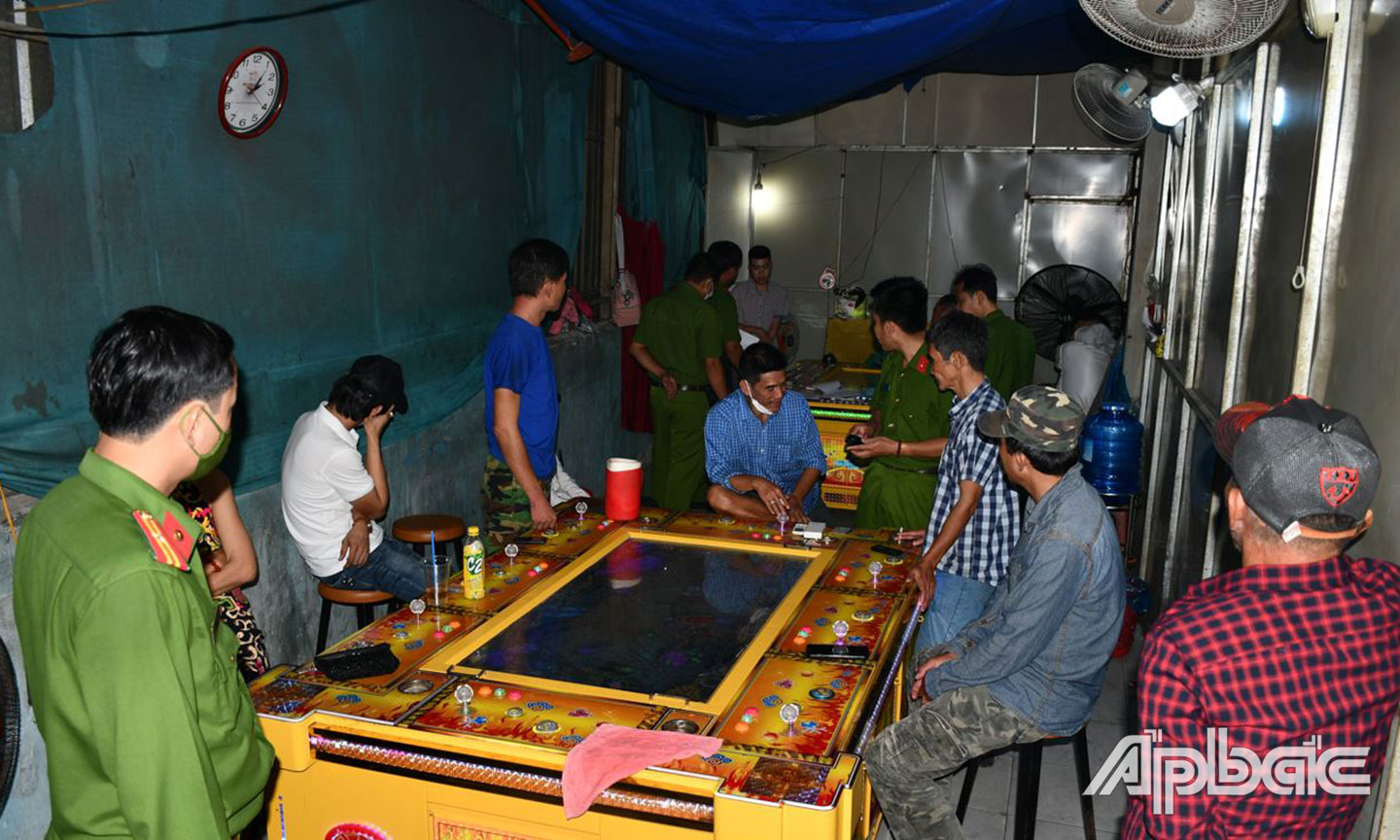 Các đối tượng bị bắt quả tang.