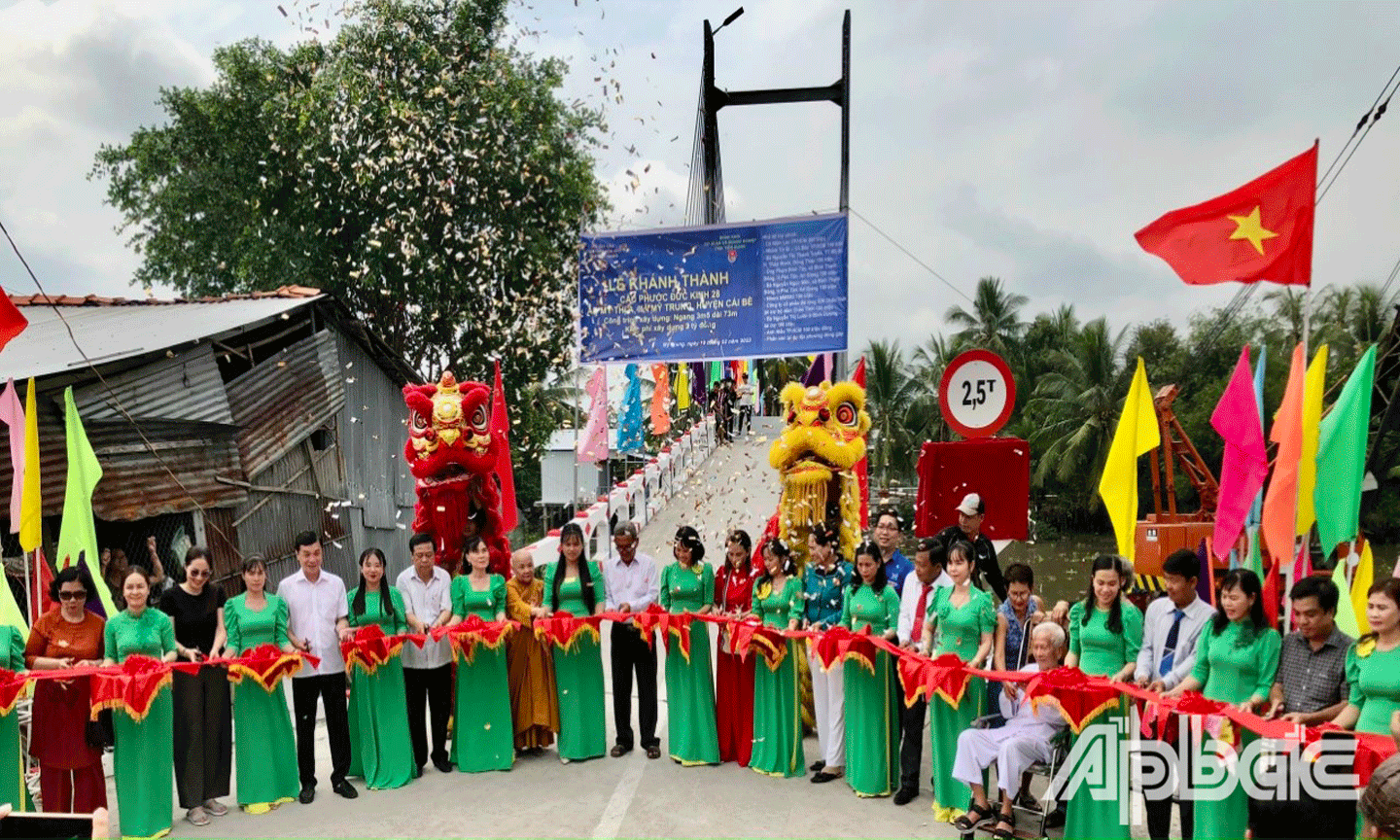 Khánh thành cầu Phước Đức. 