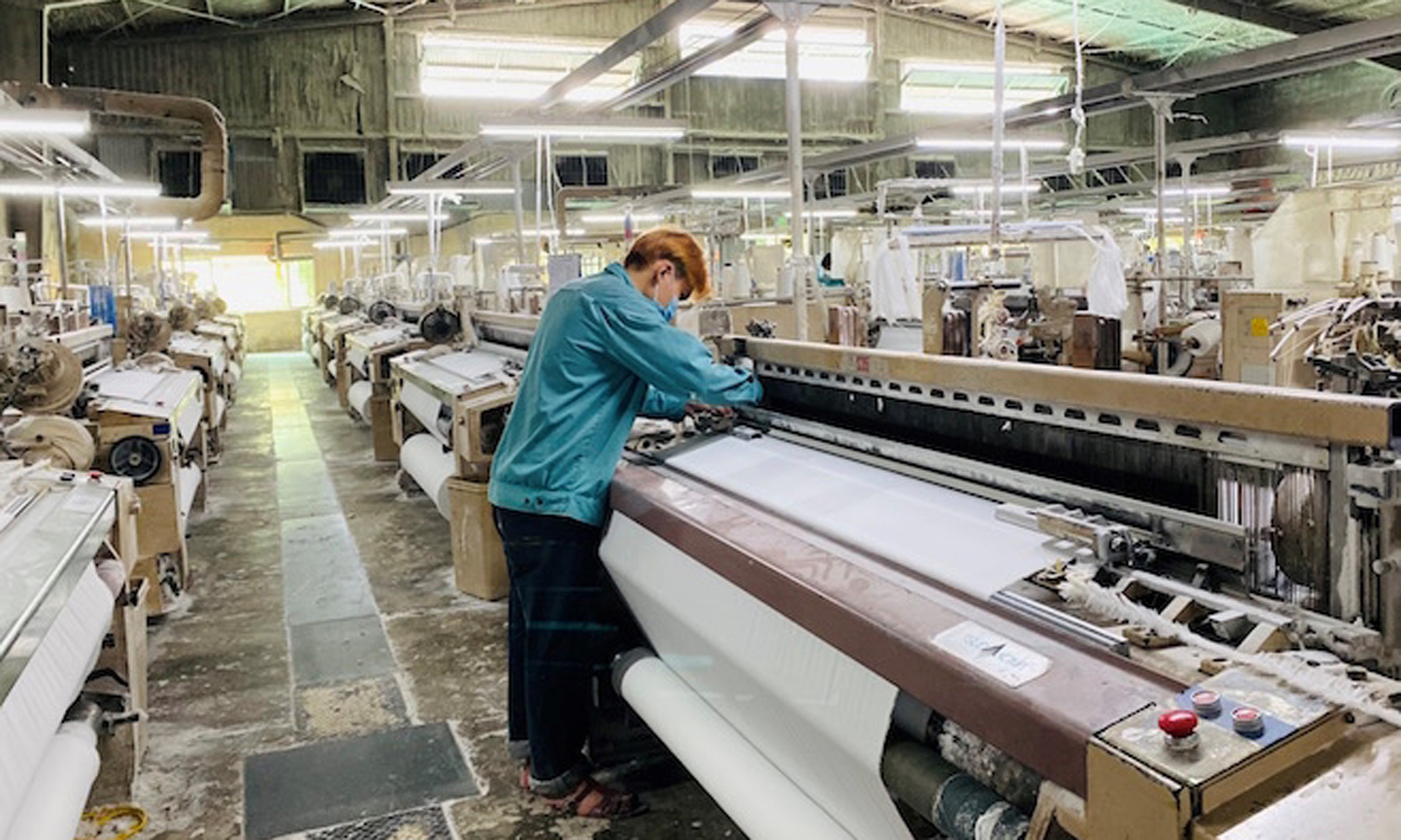 Khoảng 1.300 doanh nghiệp tại 50 tỉnh, thành phố gặp khó khăn, bị cắt, giảm đơn hàng nên phải giảm giờ làm của 546.835 người lao động