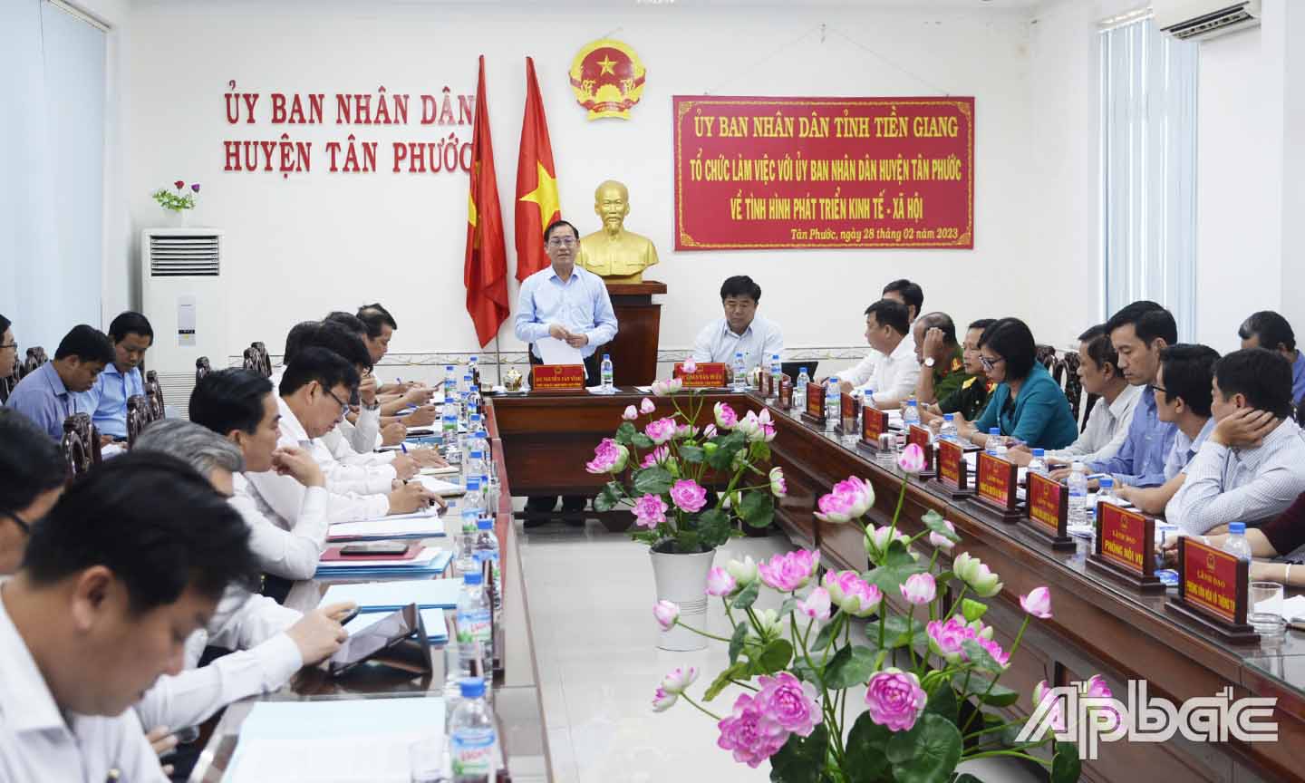 Đồng chí Nguyễn Văn Vĩnh phát biểu tại buổi làm việc.